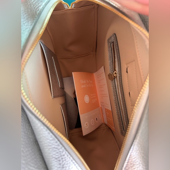 Bee & Kin Hero Tote Silver - Picture 4 of 5